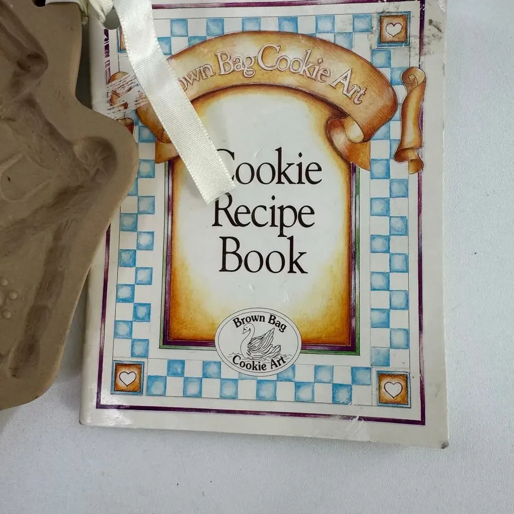 1993 Brown Bag Mold Gingerbread House Cookie Craft Christmas VTG Recipe Book